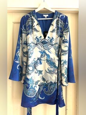 Gianni Bini Jenni Paisley PrInt Satin V-Neck Blue & White Wrap Dress Size S NWT